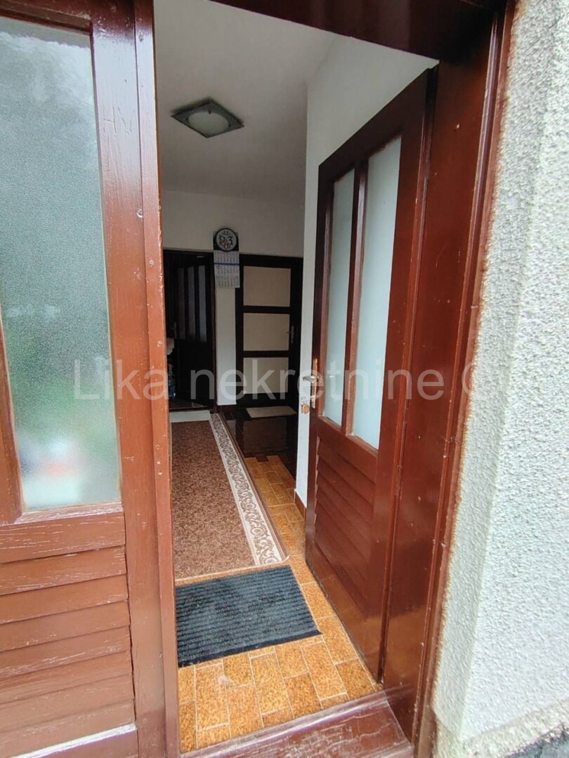KORENICA - Samostojeća kuća katnica, okućnica 3.283 m2 zemlje (6)