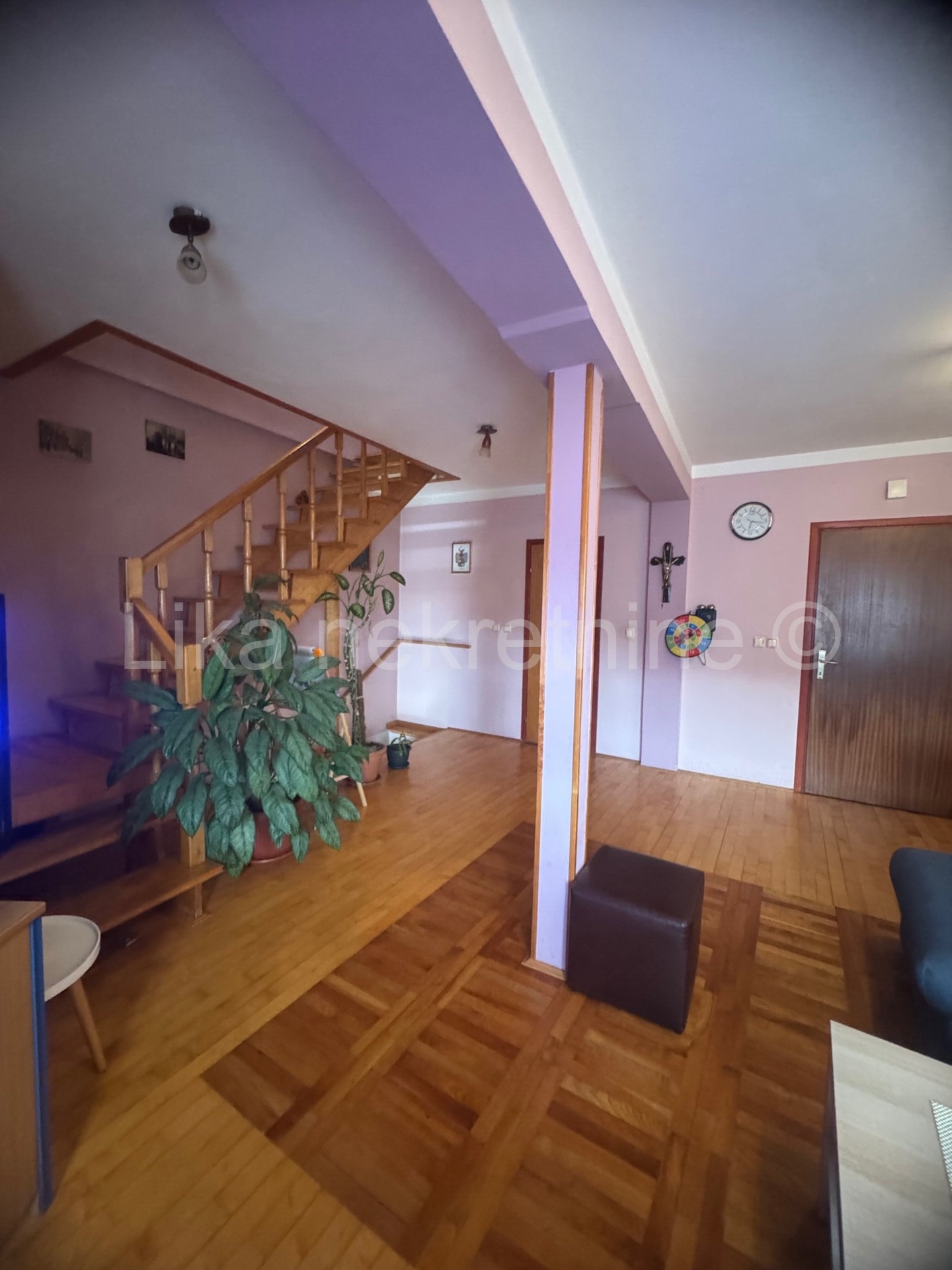 ZAGREB - Čučerje, kuća uređena 110m2, 3 etaž, terasa, parking (12)