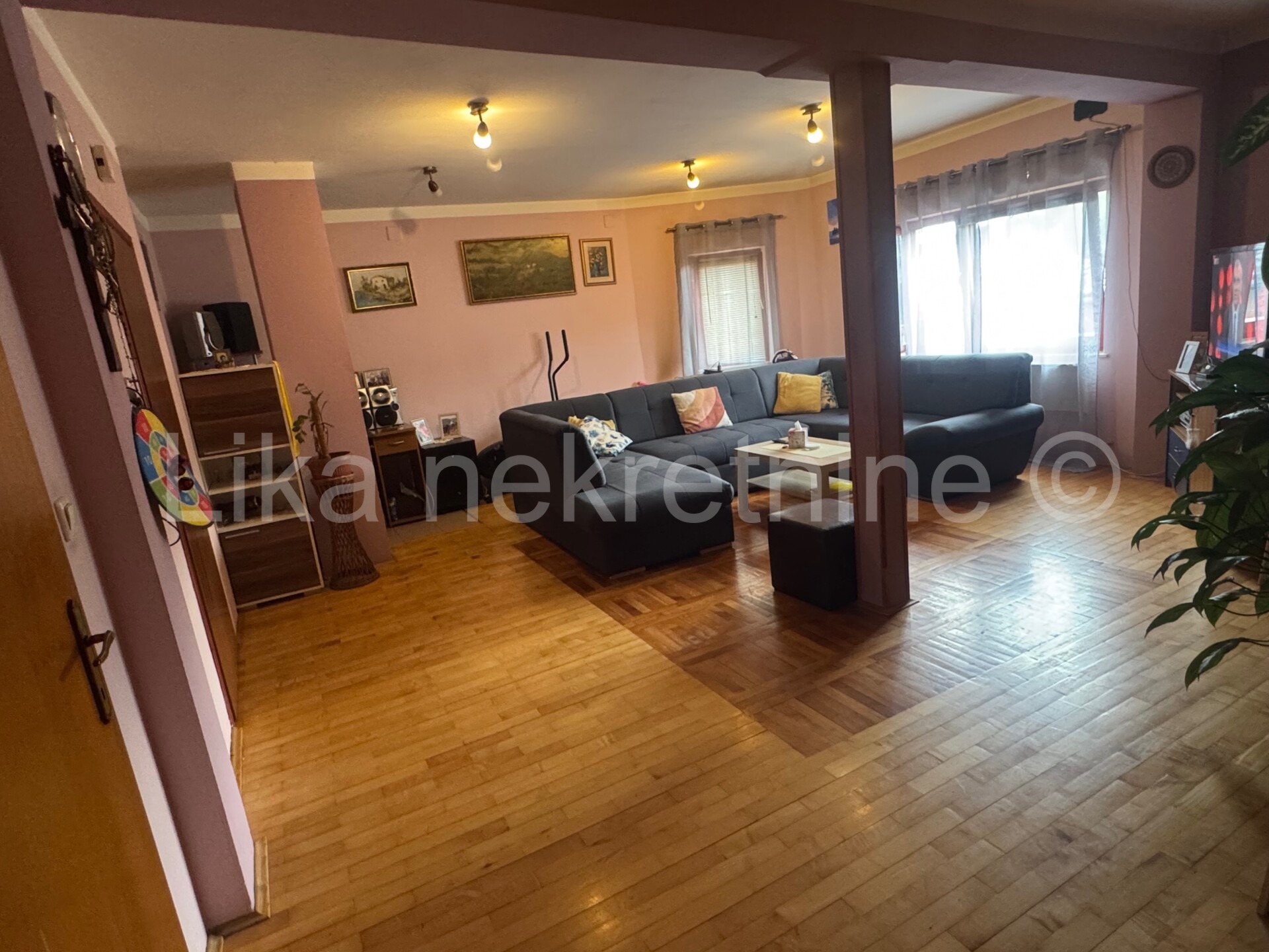 ZAGREB - Čučerje, kuća uređena 110m2, 3 etaž, terasa, parking (8)