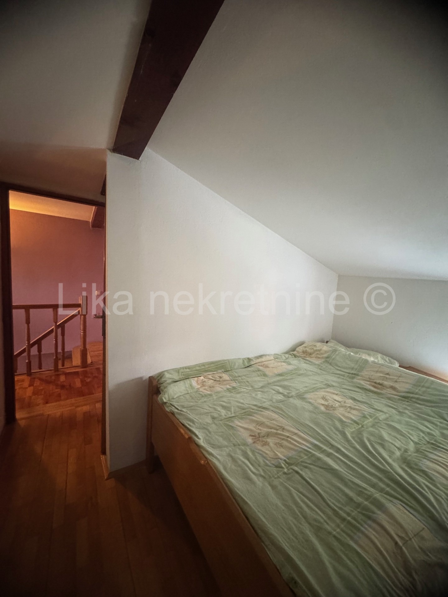 ZAGREB - Čučerje, kuća uređena 110m2, 3 etaž, terasa, parking (19)