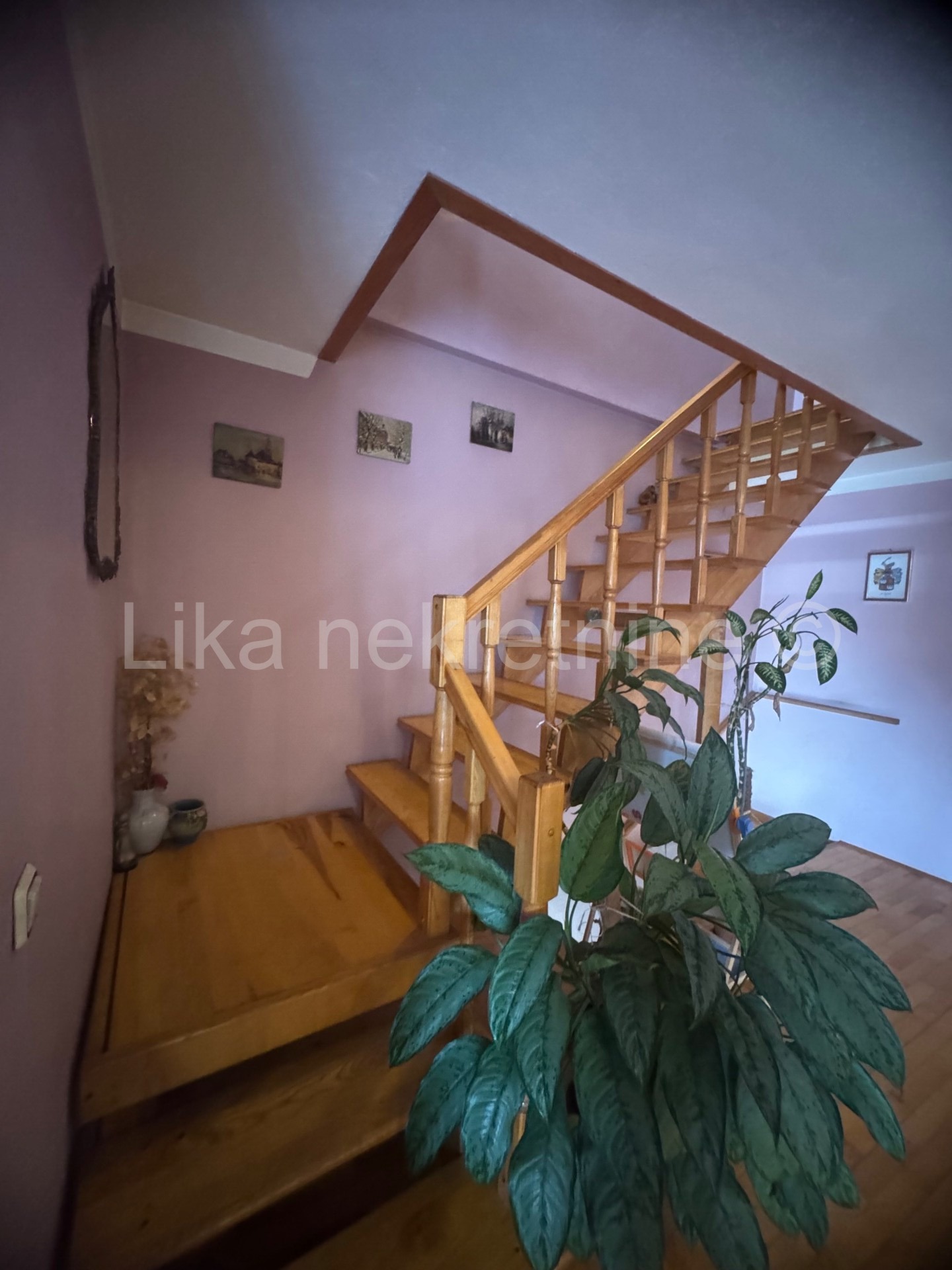 ZAGREB - Čučerje, kuća uređena 110m2, 3 etaž, terasa, parking (15)