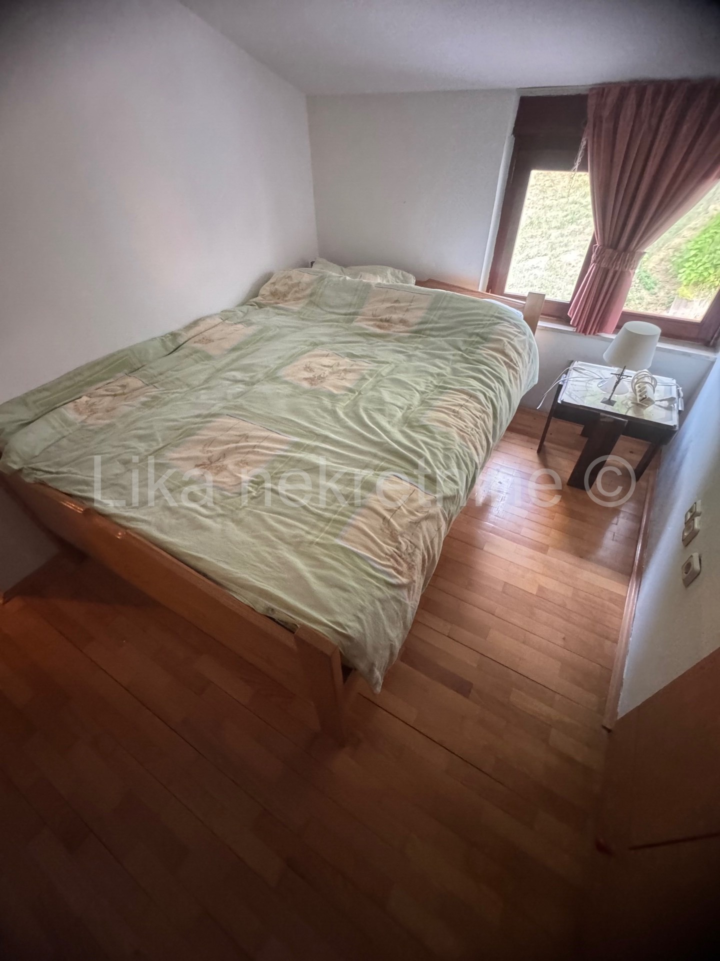 ZAGREB - Čučerje, kuća uređena 110m2, 3 etaž, terasa, parking (18)