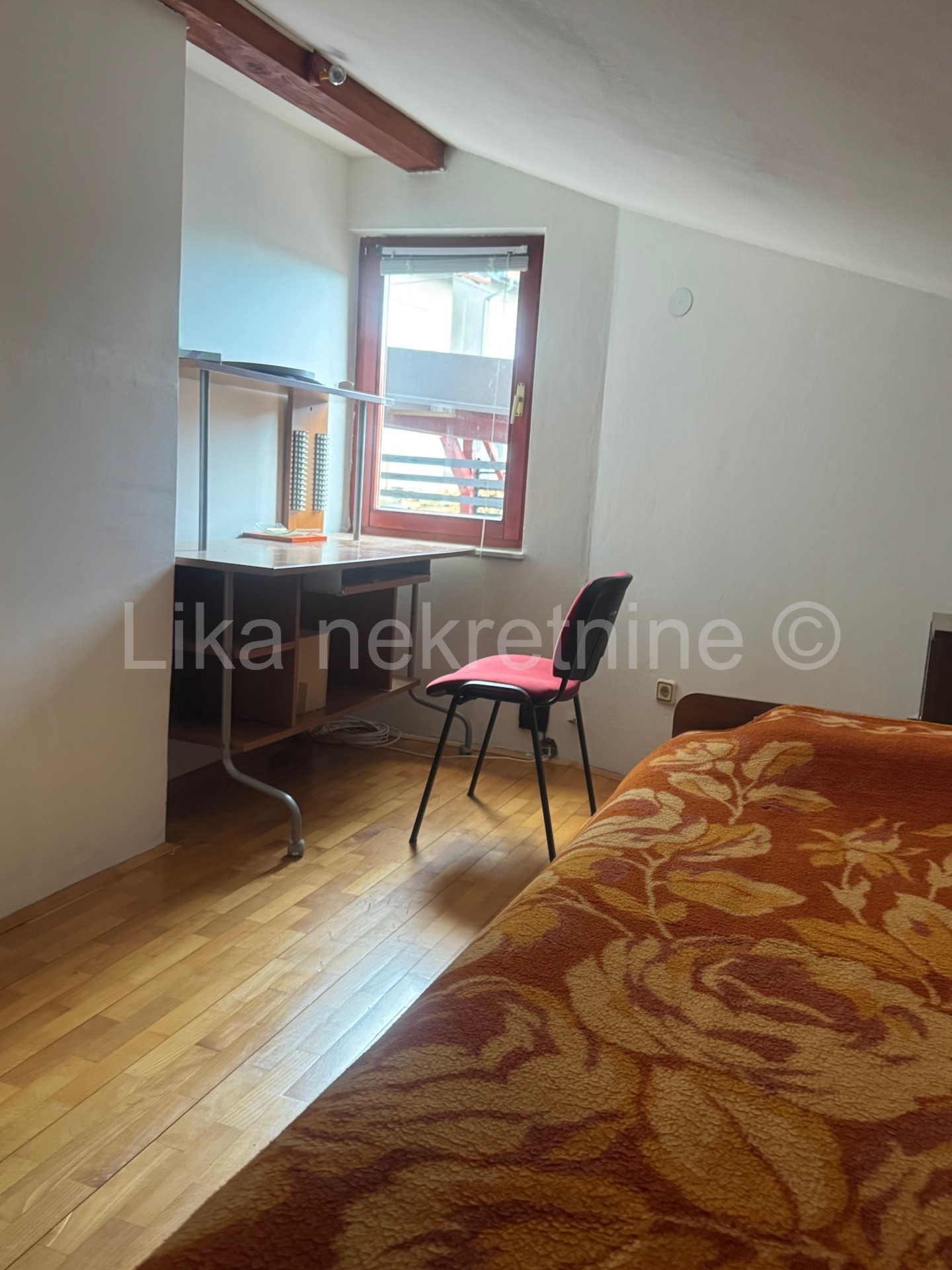 ZAGREB - Čučerje, kuća uređena 110m2, 3 etaž, terasa, parking (16)