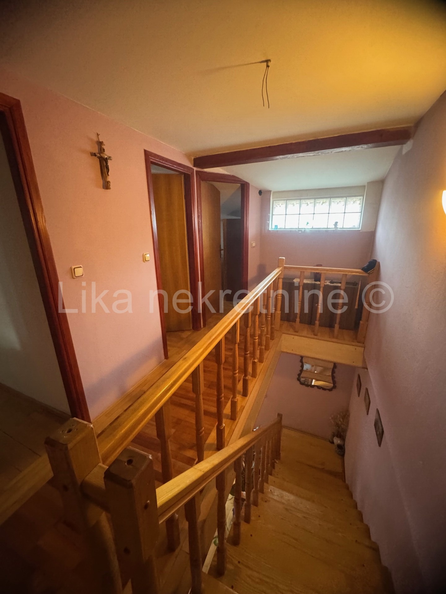 ZAGREB - Čučerje, kuća uređena 110m2, 3 etaž, terasa, parking (14)