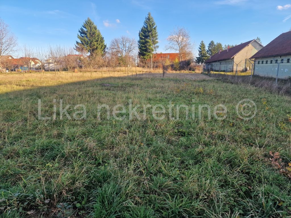 GOSPIĆ - kralja Tomislava, građevinsko zemljište 411 m2 (4)