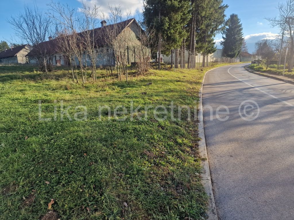 GOSPIĆ - kralja Tomislava, građevinsko zemljište 411 m2 (3)