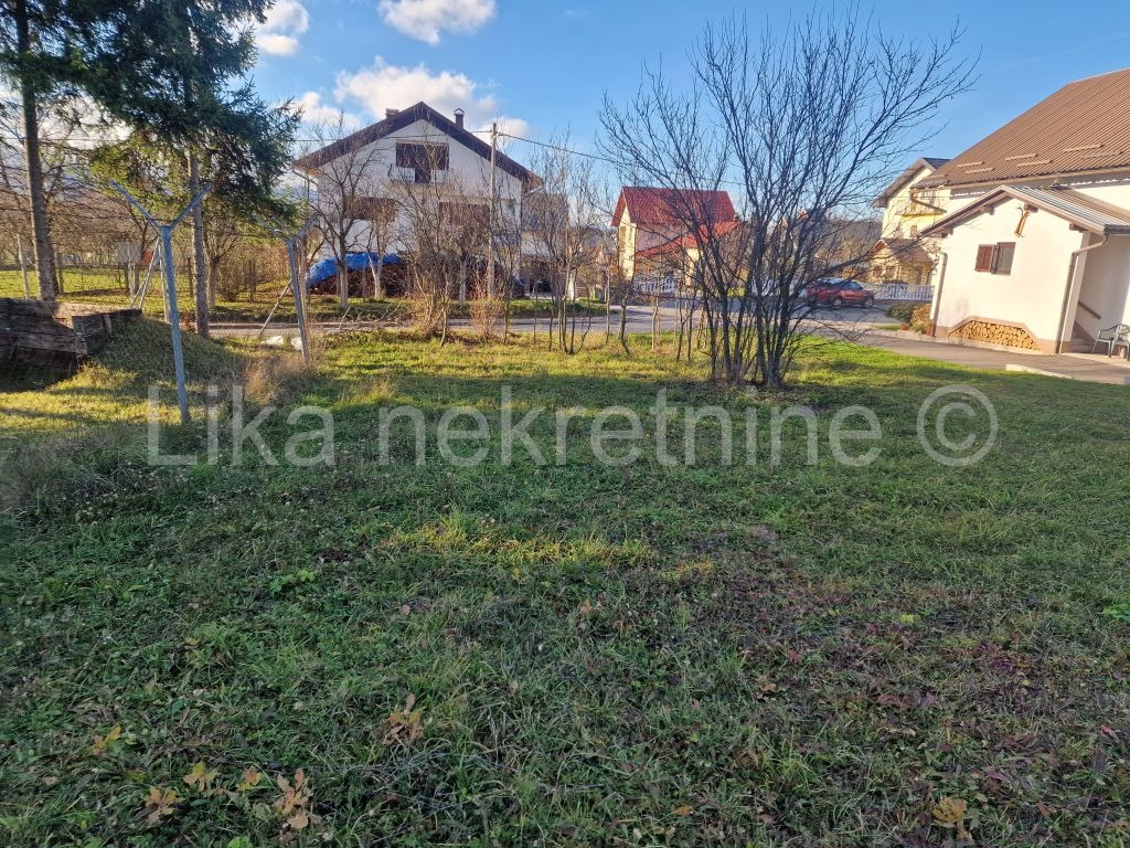 GOSPIĆ - kralja Tomislava, građevinsko zemljište 411 m2 (5)