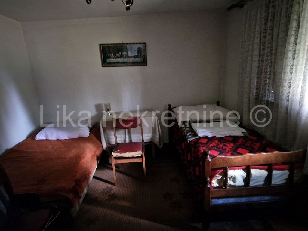 GOSPIĆ - Kaniška - Einfamilienhaus, 3 Grundstücke (9)