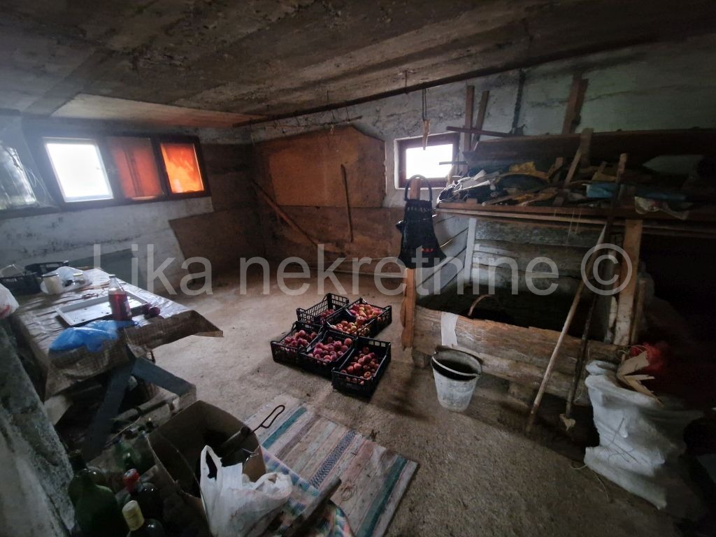GOSPIĆ - Kaniška - Einfamilienhaus, 3 Grundstücke (7)