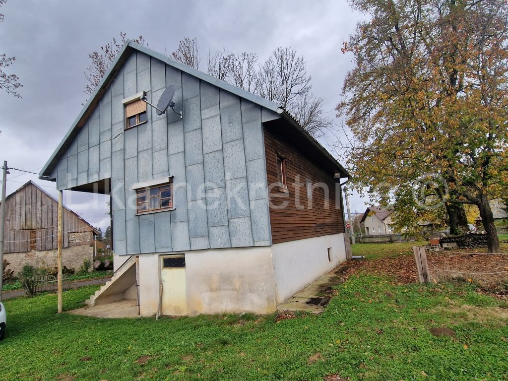 GOSPIĆ - Kaniška - Einfamilienhaus, 3 Grundstücke (2)