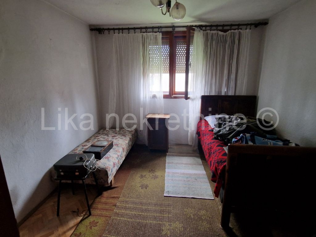 GOSPIĆ - Kaniška - Einfamilienhaus, 3 Grundstücke (8)