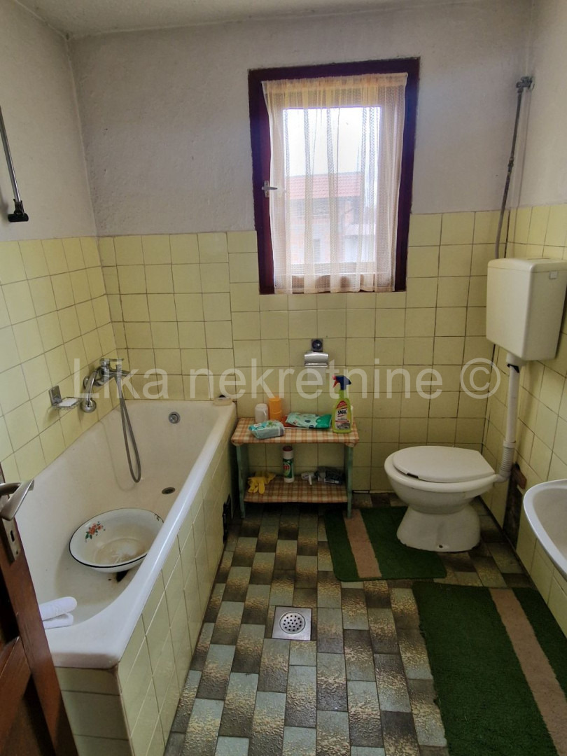 GOSPIĆ - Kaniška - Einfamilienhaus, 3 Grundstücke (13)