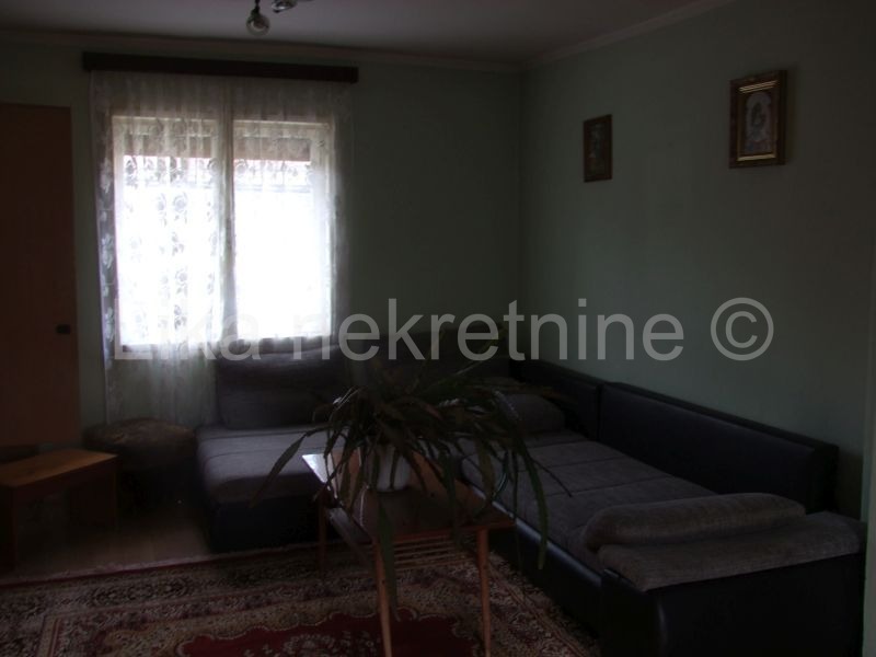 Otočac, Zentrum - Wohnung im Haus (4)