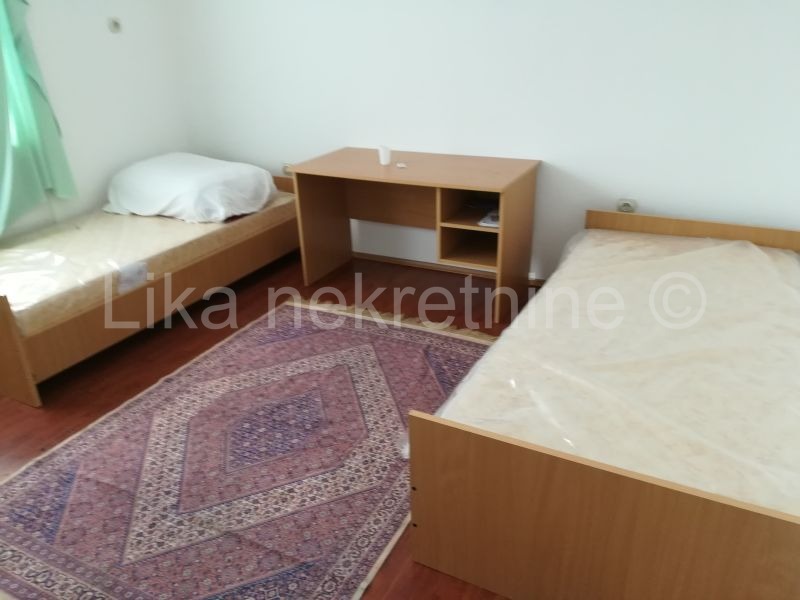 Doljani (Otočac) - zweistöckiges Wohnhaus und vier Gebäude (7)