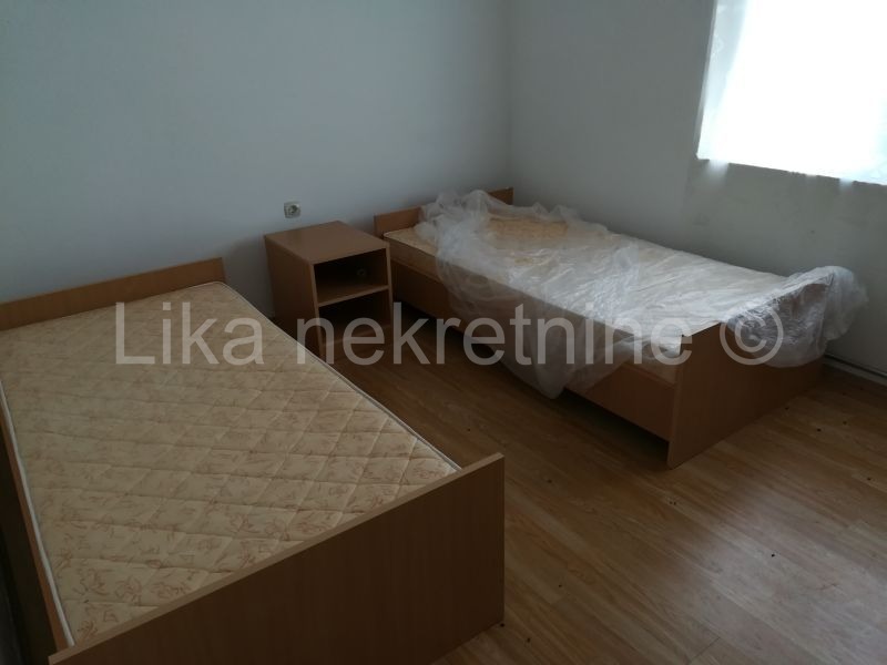Doljani (Otočac) - zweistöckiges Wohnhaus und vier Gebäude (9)