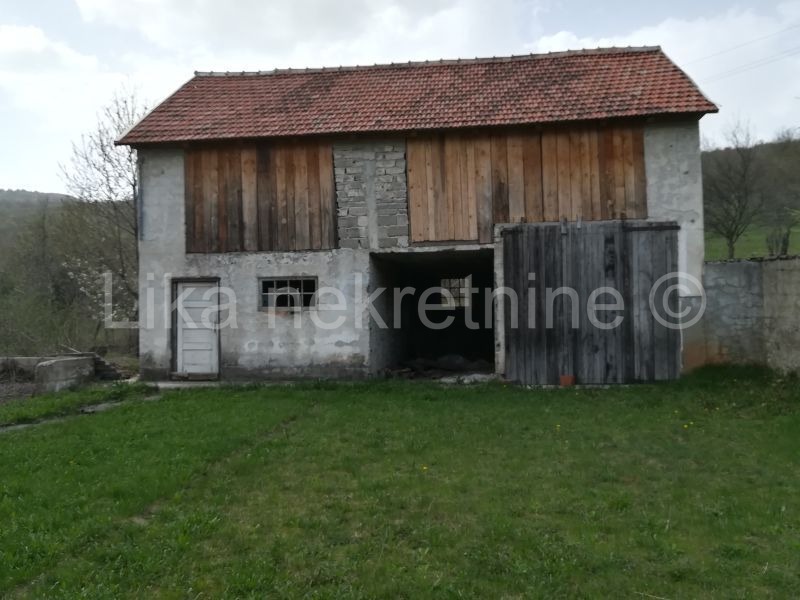 Doljani (Otočac) - zweistöckiges Wohnhaus und vier Gebäude (6)