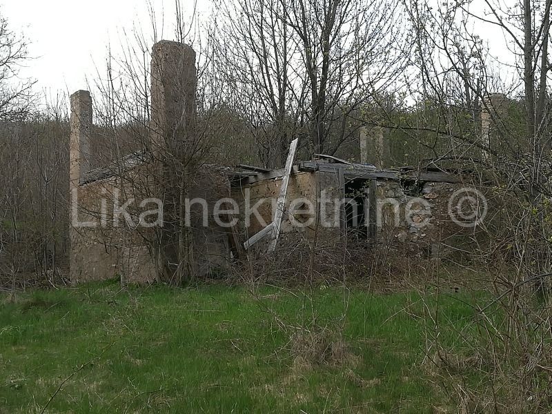 Doljani (Otočac) - zweistöckiges Wohnhaus und vier Gebäude (13)