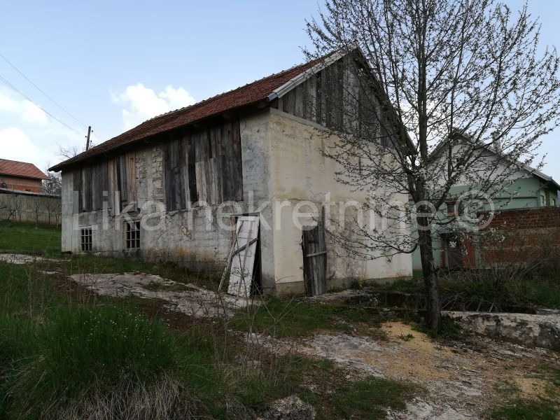 Doljani (Otočac) - zweistöckiges Wohnhaus und vier Gebäude (4)