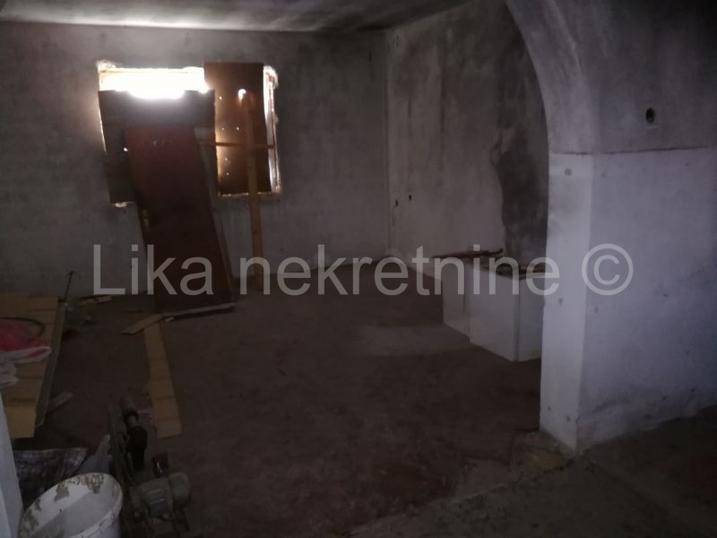 Doljani (Otočac) - zweistöckiges Wohnhaus und vier Gebäude (10)