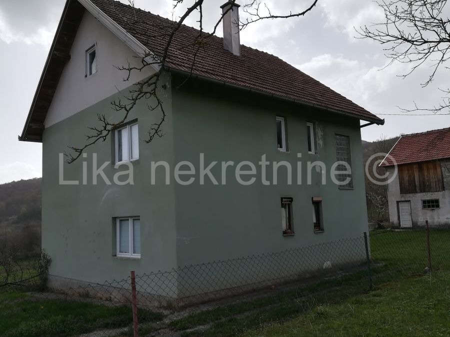 Doljani (Otočac) - zweistöckiges Wohnhaus und vier Gebäude (3)