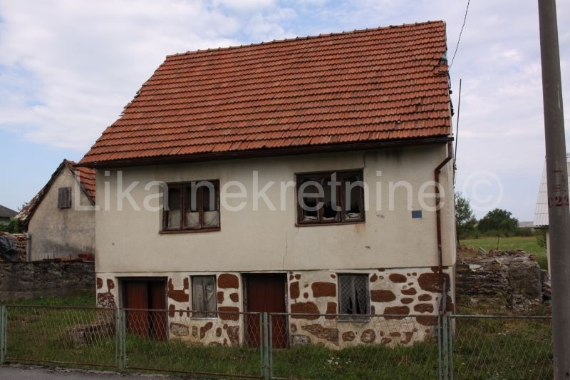 GOSPIĆ - građevinsko zemljište, starinska kuća i okućnica (4)