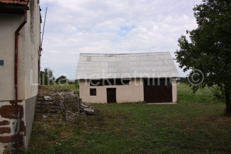 GOSPIĆ - građevinsko zemljište, starinska kuća i okućnica (7)