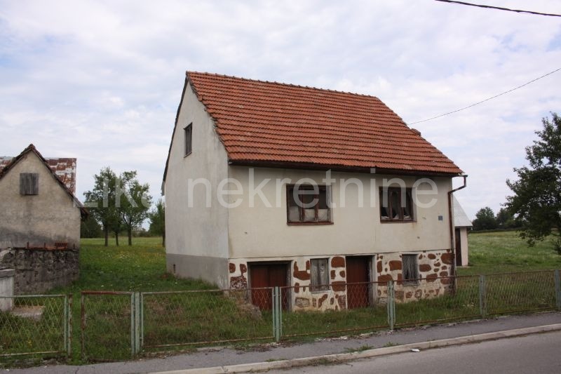 GOSPIĆ - građevinsko zemljište, starinska kuća i okućnica (5)