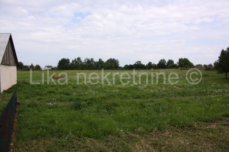 GOSPIĆ - građevinsko zemljište, starinska kuća i okućnica (8)