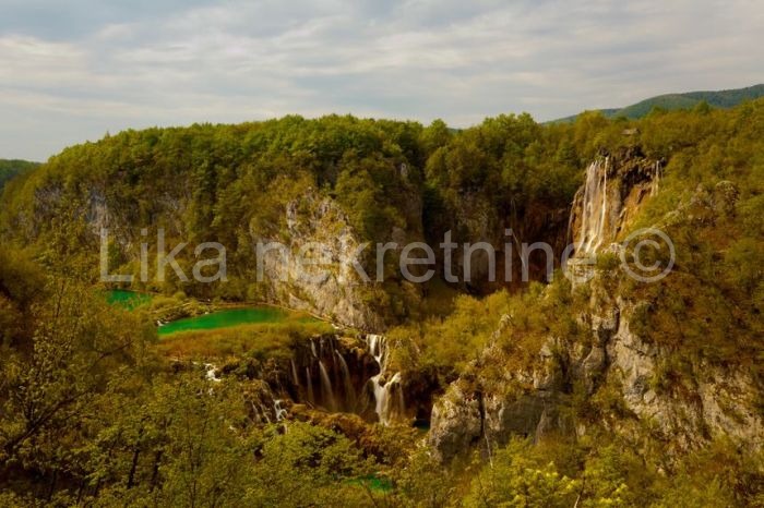 PLITVIČKA JEZERA - livada uz Titov slap u NP Pl jezera (2)