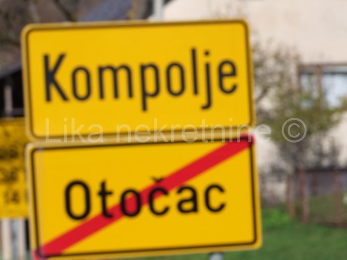 KOMPOLJE( Otočac )  - poljoprivredno zemljište (4)