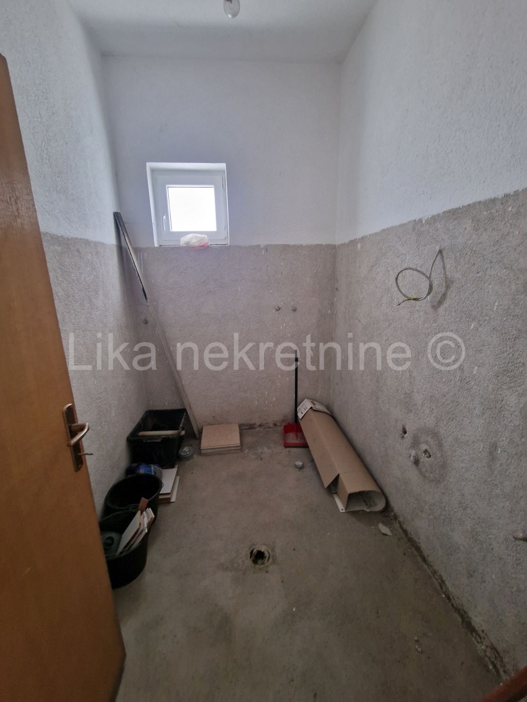 GOSPIĆ - centar , stambeno-poslovni objekat (6)