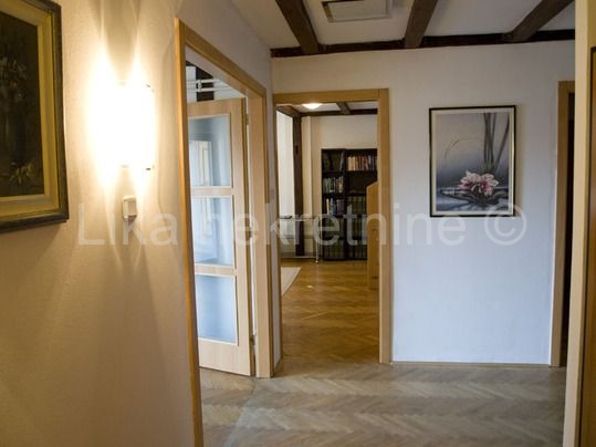 ZAGREB-CENTAR-Dvoetažni stan sa terasom - 147m2 - 3. kat (9)