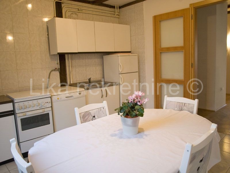 ZAGREB-CENTAR-Dvoetažni stan sa terasom - 147m2 - 3. kat (13)