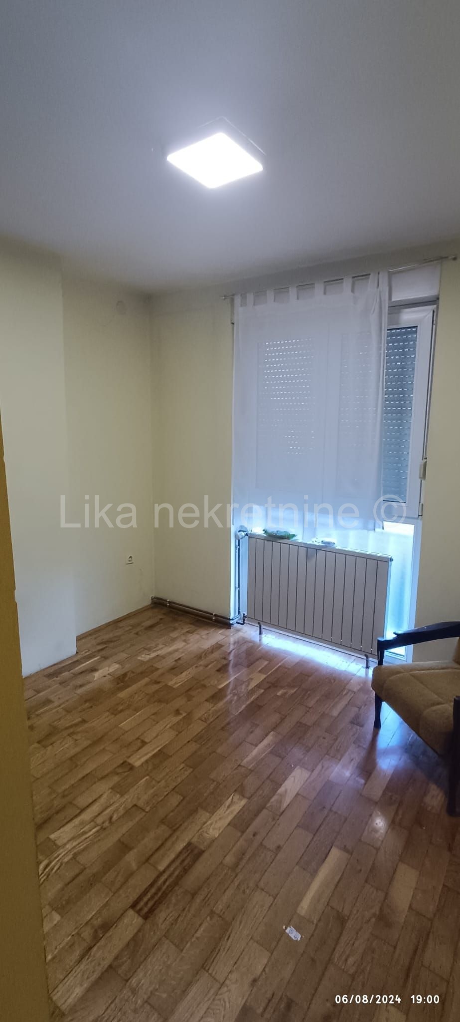 ZAGREB-TREŠNJEVKA-Voltino-Trosoban stan 50 m2 - 5. kat