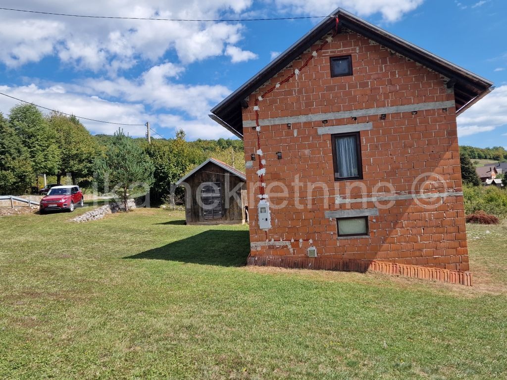 GORIĆI ( Otočac ) - vikendica 120 m2 u prirodi (3)