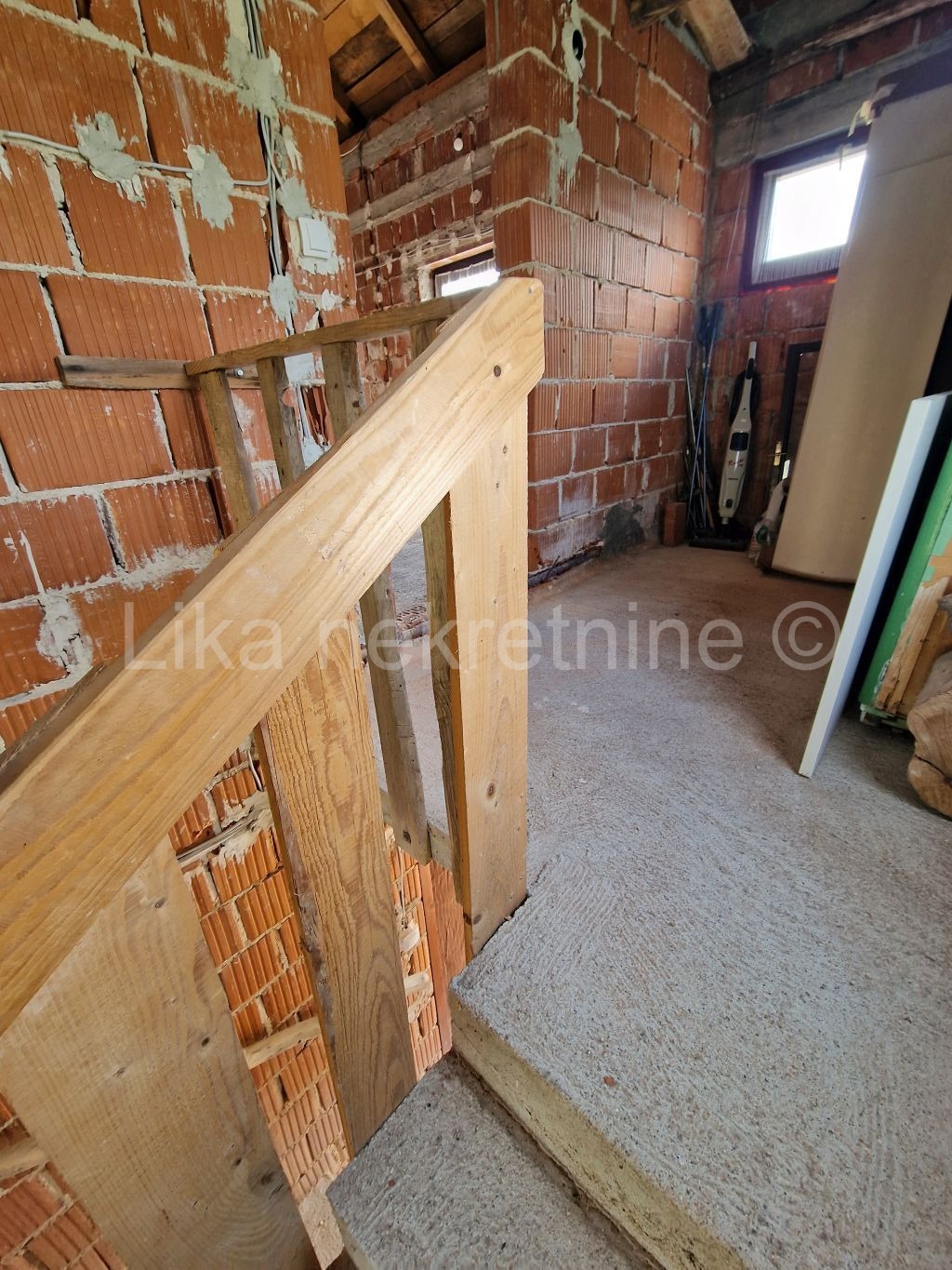 GORIĆI ( Otočac ) - vikendica 120 m2 u prirodi (18)