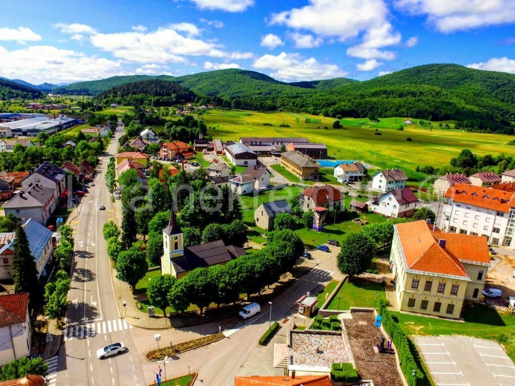 HITNO: PERUŠIĆ - Građevinsko zemljište na osami sa pogledom - 1.769 m2