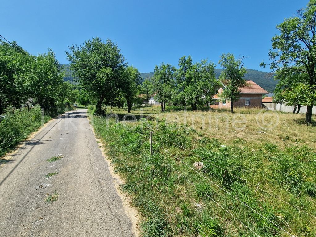 LIČKO LEŠĆE ( Otočac ) - građevinsko zemljište