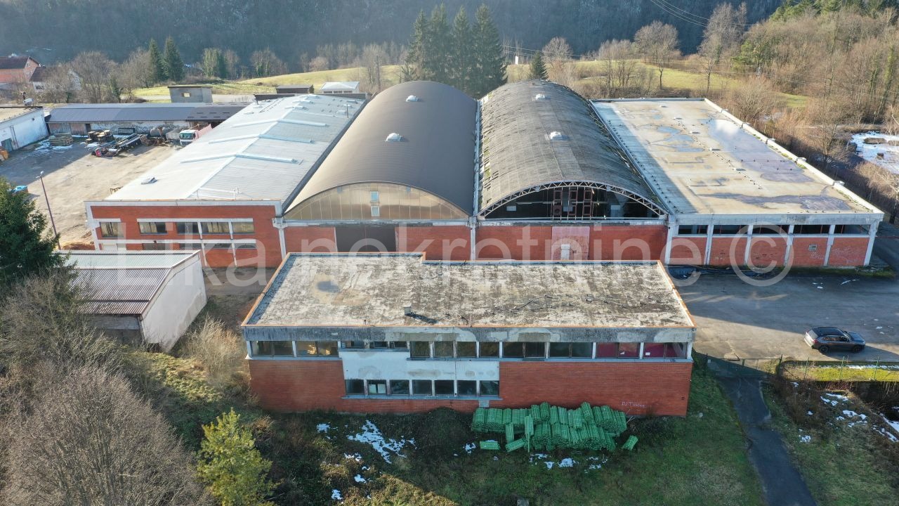 SLUNJ - Gornje Trbovište - Upravna zgrada, hala, industrijsko dvorište