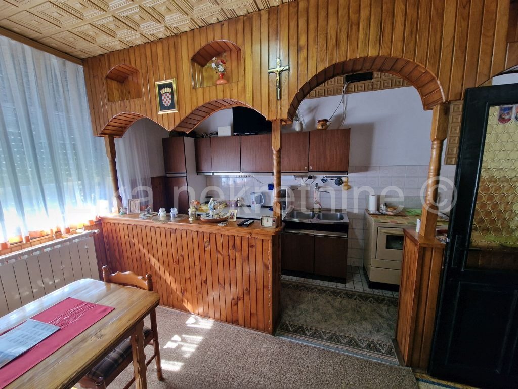 BRINJE - Draženovići - obiteljska kuća, gospodarska i pomoćna zgrada (9)
