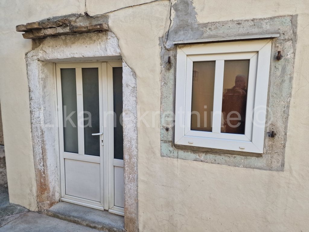 SENJ - centar - dvosoban stan 42,54 m2  plus garsonjera 22 m2 (9)