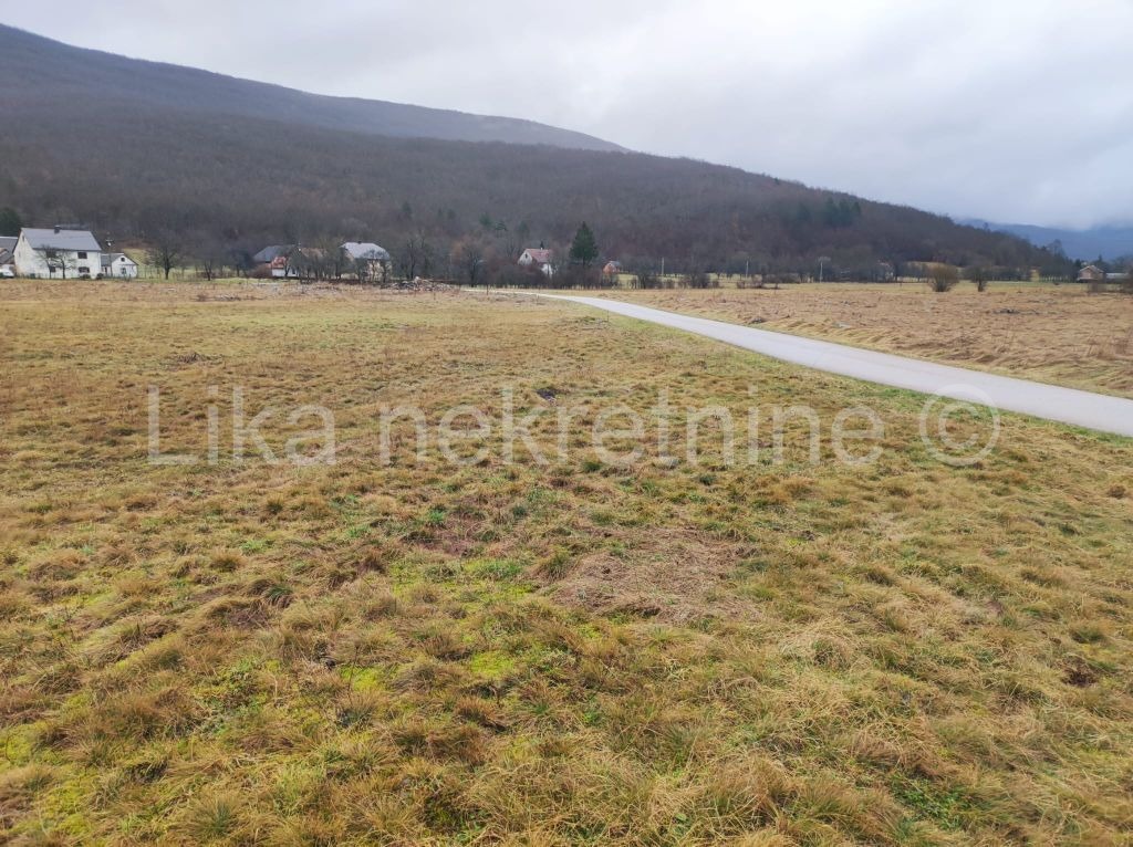SINAC ( Otočac ) - građevinsko zemljište u komadu 11.560 m2