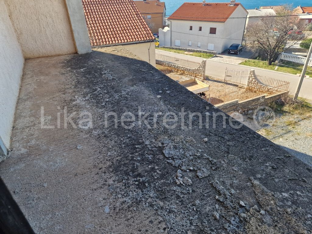 SENJ - Trbušnjak - obiteljska kuća s 3 stana, 9 parking mjesta (20)