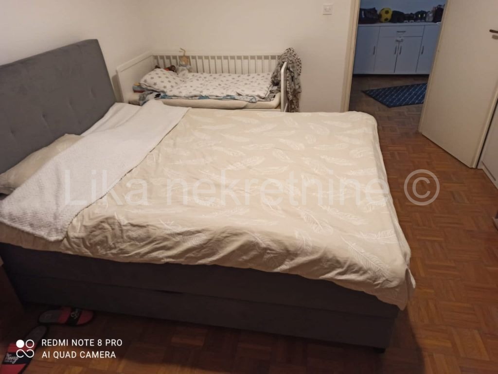 KORENICA  centar - stan 76.27 m2, 3 kat, lođa, drvarnica (6)