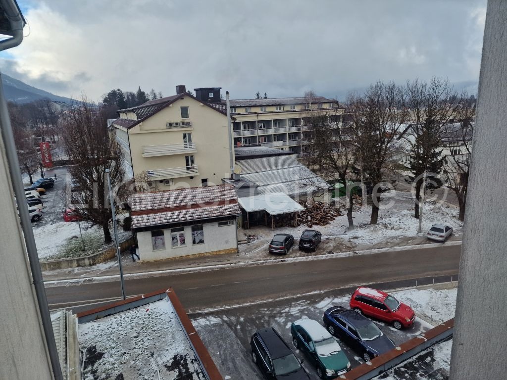 KORENICA  centar - stan 76.27 m2, 3 kat, lođa, drvarnica (11)