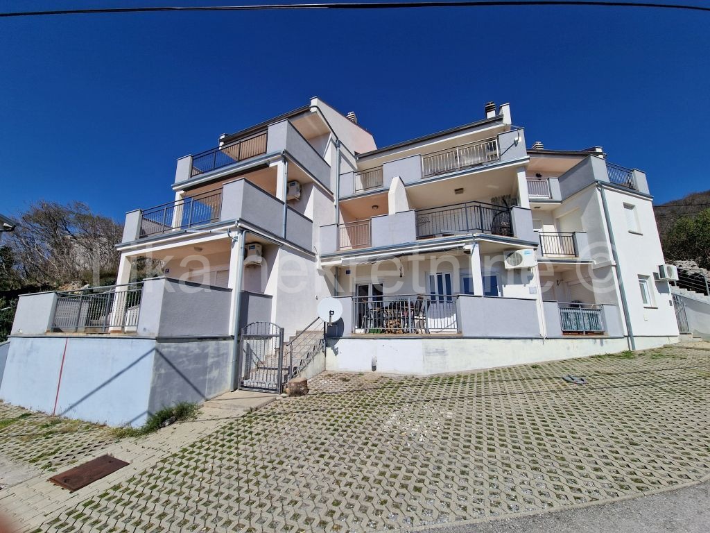 PLANIKOVAC ( SENJ) - apartman 63 m2, terasa, parkirno mjesto (2)
