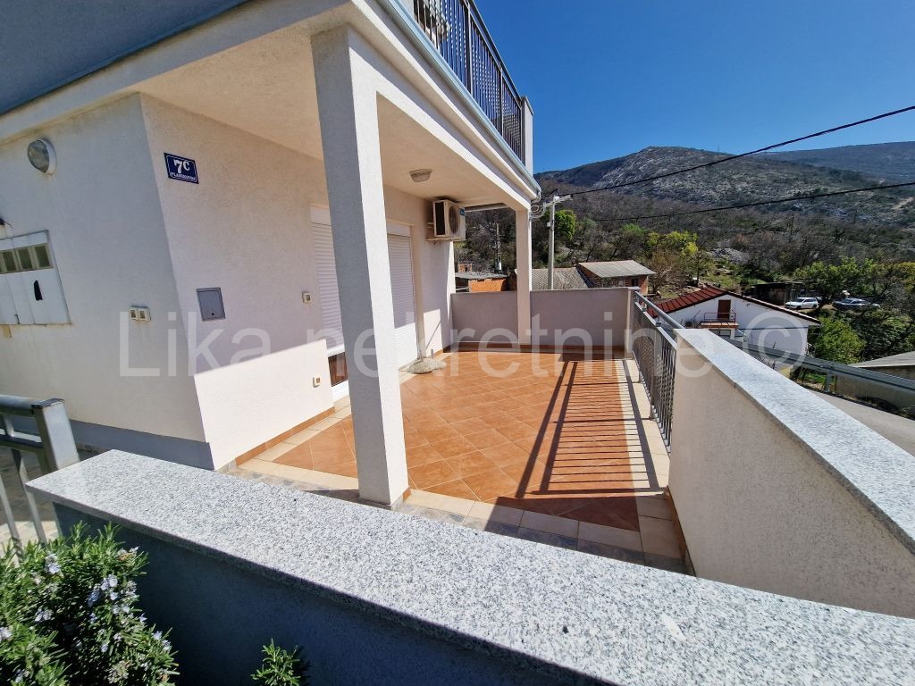 PLANIKOVAC ( SENJ) - apartman 63 m2, terasa, parkirno mjesto (4)