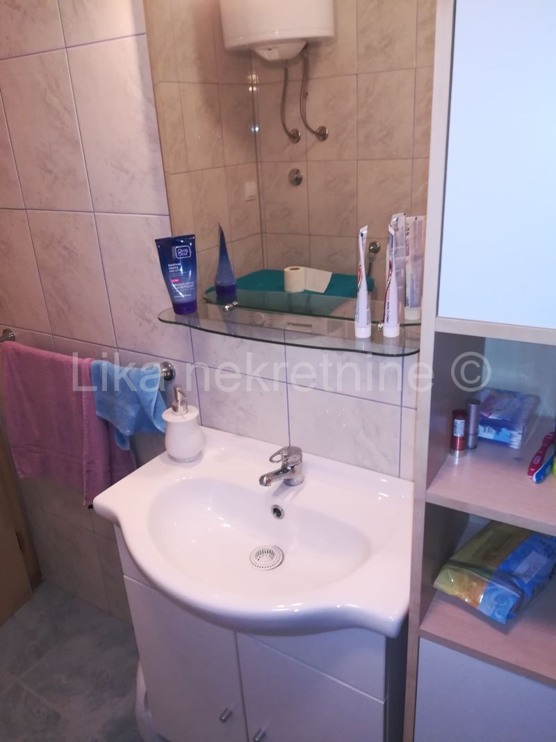 PLANIKOVAC ( SENJ) - apartman 63 m2, terasa, parkirno mjesto (17)