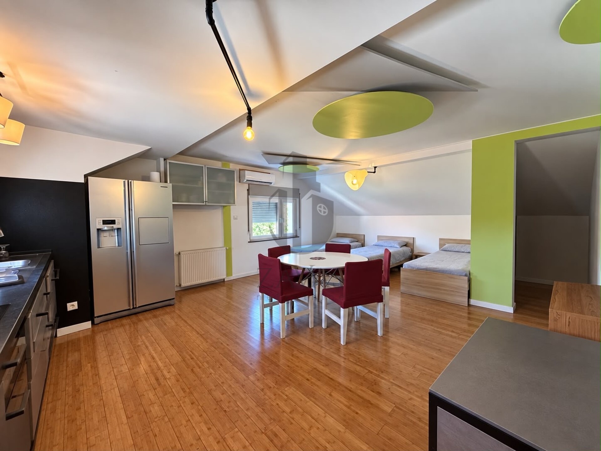 Investicija! Kuća, Zagreb Savica: 197m2 (3 stana) + garaža!