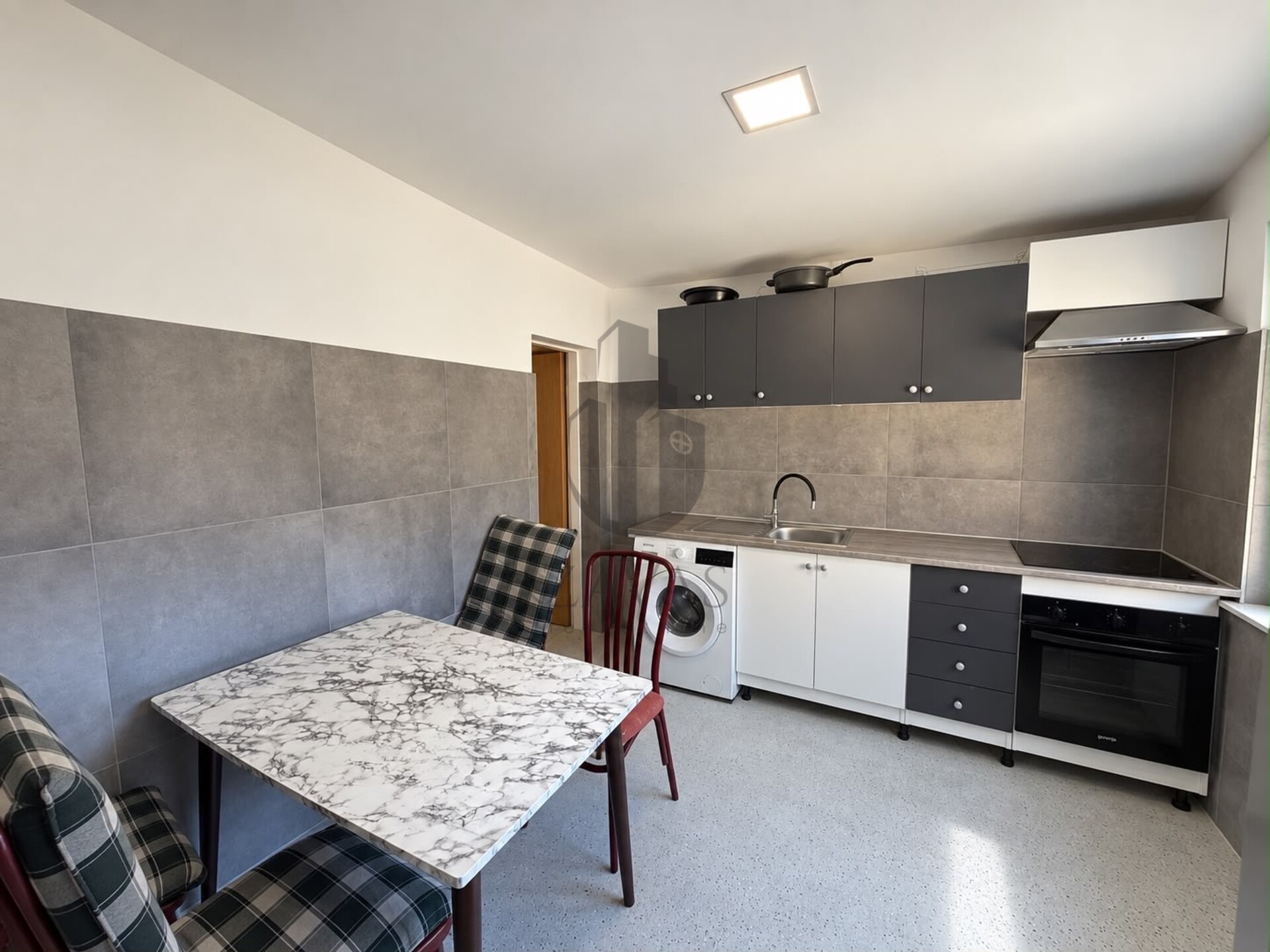 Investicija! Kuća, Zagreb Savica: 197m2 (3 stana) + garaža! (13)